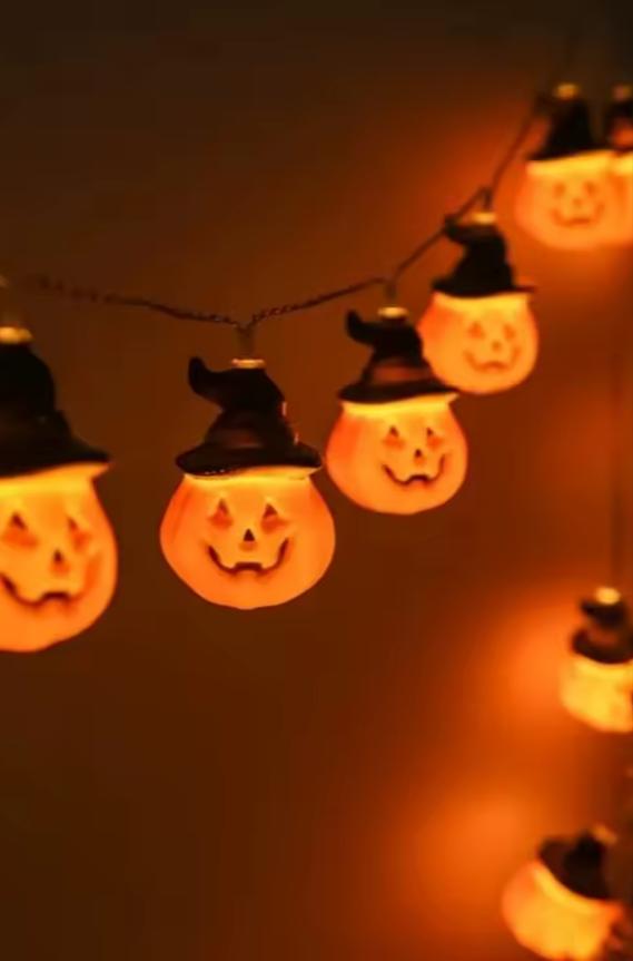 Guirlande lumineuse LED Halloween citrouilles avec chapeaux de sorcière, ambiance fête